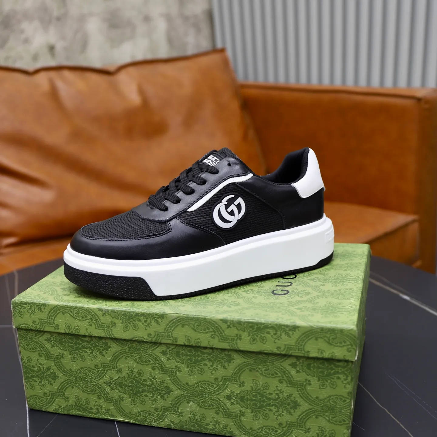 Ex-factory price: 462💰🙅‍♂️🙅‍♂️🙅‍♂️ Brand: GUCCI Standard code: 38-44 (45 customized) Grade: Same as the official website Material: Original material splicing Comfortable and breathable lining Lightweight and wear-resistant sports outsole Style category: Men's fashionable casual shoes Running sneakers Distinguished luxury brand elements Top luxury Color: actual picture color